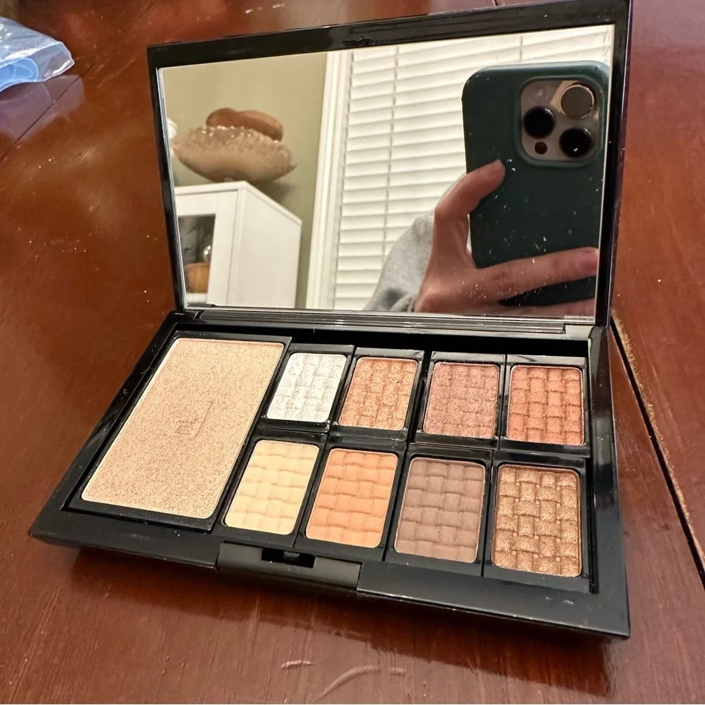 Doucce Freematic Magnetic Changeable Eyeshadow Palette Highlighter Neutral Tones